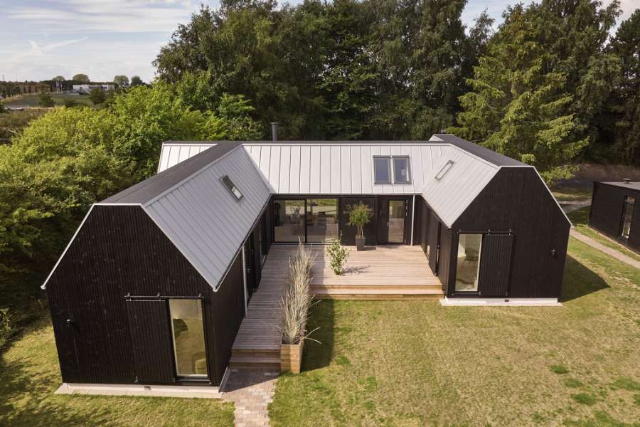 Architect-designed holiday home clad in steel profiles and wood, Skovsøvej 15, 4200 Slagelse